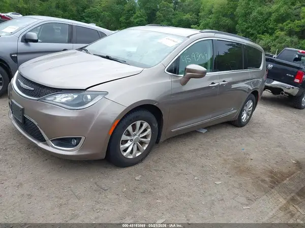 2C4RC1BG0HR824161 2017 CHRYSLER PACIFICA - Image 2