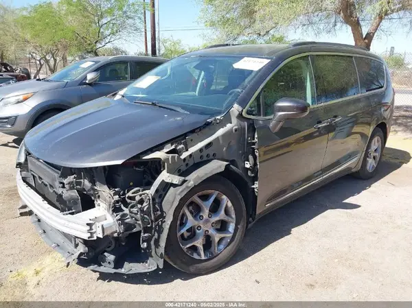 2C4RC1BG0HR826881 2017 CHRYSLER PACIFICA - Image 2