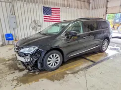 2C4RC1BG0HR831854 2017 CHRYSLER PACIFICA