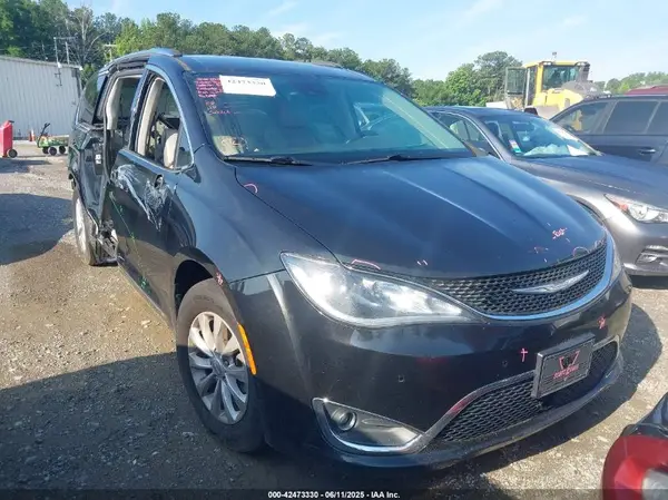2C4RC1BG0JR100959 2018 CHRYSLER PACIFICA - Image 1