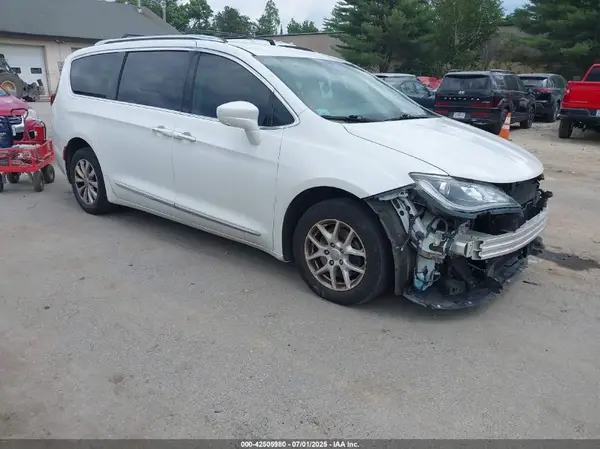 2C4RC1BG0JR101318 2018 CHRYSLER PACIFICA - Image 1