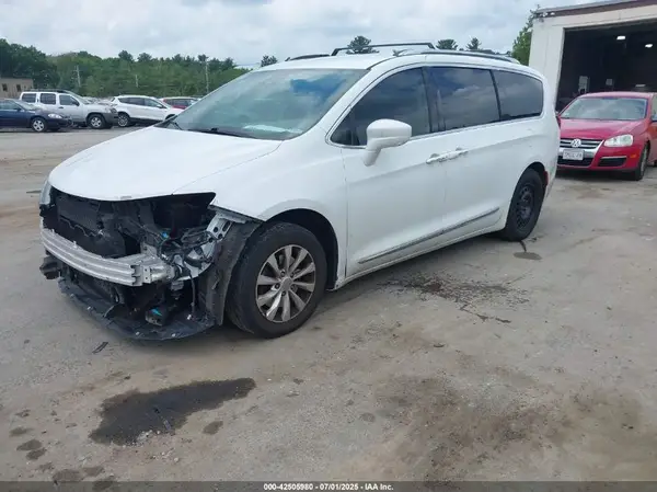 2C4RC1BG0JR101318 2018 CHRYSLER PACIFICA - Image 2