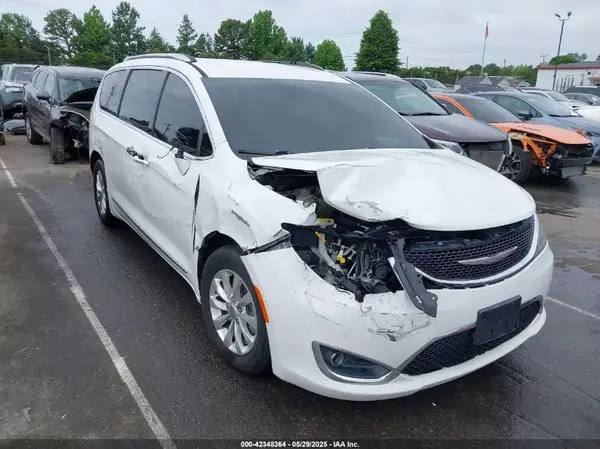 2C4RC1BG0JR110665 2018 CHRYSLER PACIFICA - Image 1