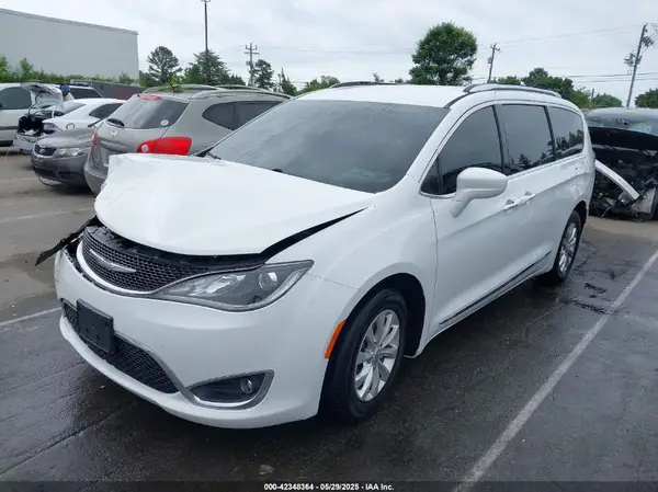 2C4RC1BG0JR110665 2018 CHRYSLER PACIFICA - Image 2