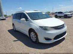2C4RC1BG0JR110861 2018 CHRYSLER PACIFICA