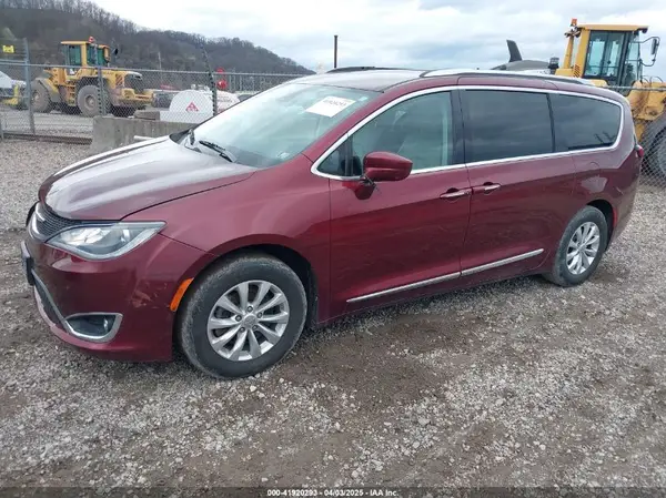 2C4RC1BG0JR111685 2018 CHRYSLER PACIFICA - Image 2