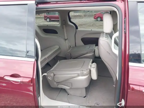 2C4RC1BG0JR111685 2018 CHRYSLER PACIFICA - Image 8