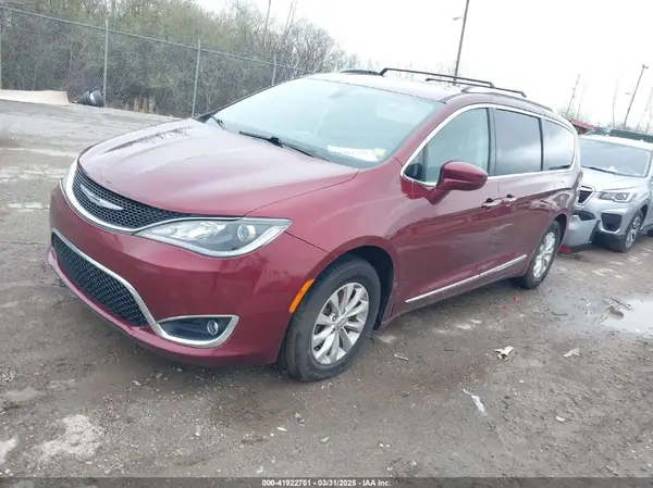 2C4RC1BG0JR113579 2018 CHRYSLER PACIFICA - Image 2
