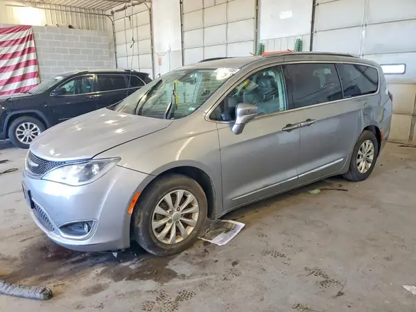 2C4RC1BG0JR119060 2018 CHRYSLER PACIFICA - Image 1