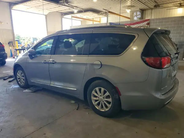 2C4RC1BG0JR119060 2018 CHRYSLER PACIFICA - Image 2
