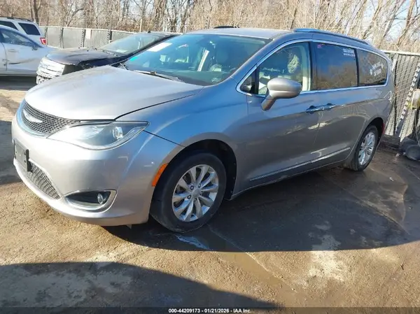 2C4RC1BG0JR119379 2018 CHRYSLER PACIFICA - Image 2