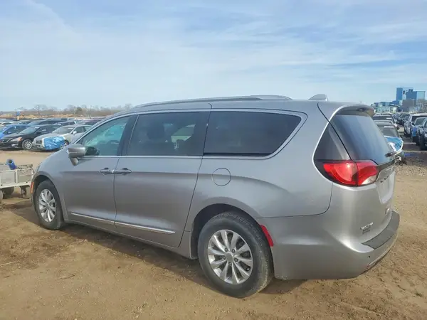 2C4RC1BG0JR119737 2018 CHRYSLER PACIFICA - Image 2