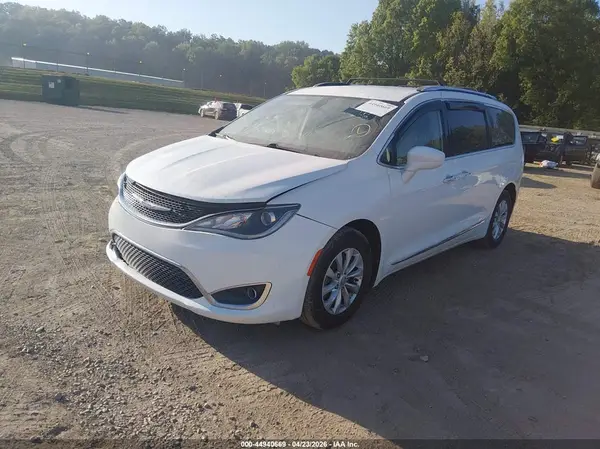 2C4RC1BG0JR120113 2018 CHRYSLER PACIFICA - Image 2