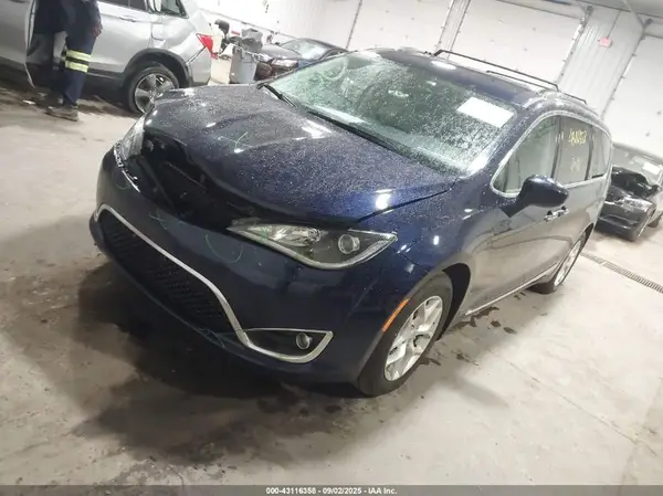 2C4RC1BG0JR128597 2018 CHRYSLER PACIFICA - Image 2
