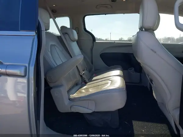 2C4RC1BG0JR131967 2018 CHRYSLER PACIFICA - Image 8
