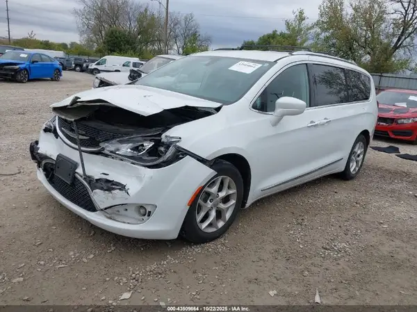2C4RC1BG0JR132844 2018 CHRYSLER PACIFICA - Image 2