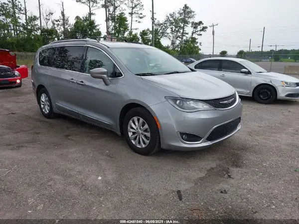 2C4RC1BG0JR142225 2018 CHRYSLER PACIFICA - Image 1