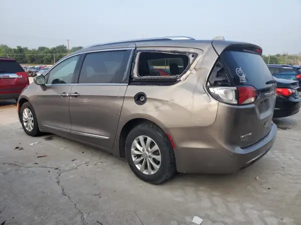 2C4RC1BG0JR148901 2018 CHRYSLER PACIFICA - Image 2