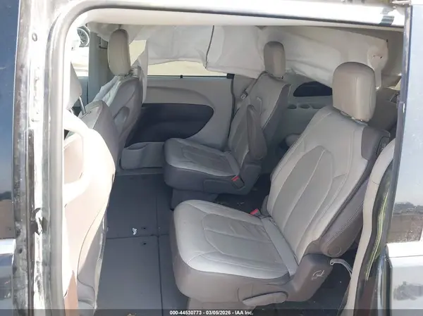 2C4RC1BG0JR149126 2018 CHRYSLER PACIFICA - Image 8