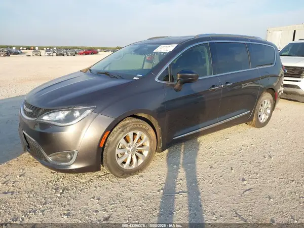 2C4RC1BG0JR149157 2018 CHRYSLER PACIFICA - Image 2