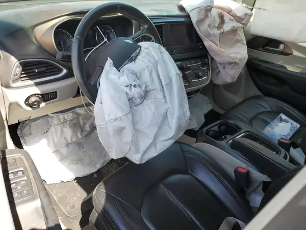 2C4RC1BG0JR149160 2018 CHRYSLER PACIFICA - Image 8
