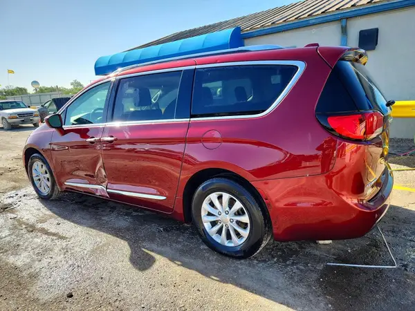 2C4RC1BG0JR149319 2018 CHRYSLER PACIFICA - Image 2