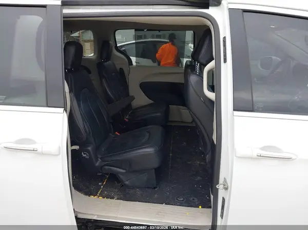 2C4RC1BG0JR149434 2018 CHRYSLER PACIFICA - Image 8
