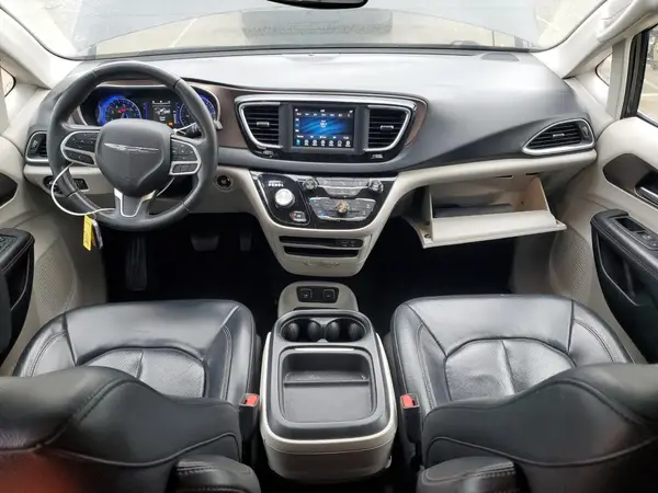 2C4RC1BG0JR152303 2018 CHRYSLER PACIFICA - Image 8