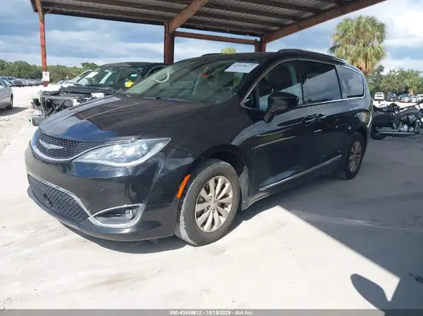 2C4RC1BG0JR164886 2018 CHRYSLER PACIFICA - Image 2