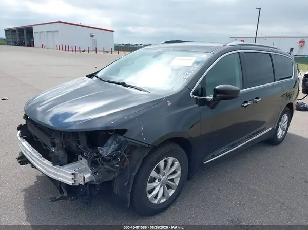 2C4RC1BG0JR178030 2018 CHRYSLER PACIFICA - Image 2
