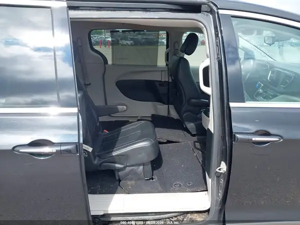 2C4RC1BG0JR178030 2018 CHRYSLER PACIFICA - Image 8