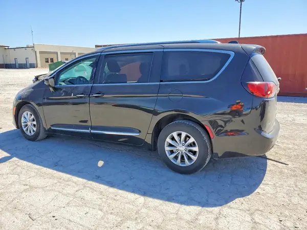 2C4RC1BG0JR185883 2018 CHRYSLER PACIFICA - Image 2