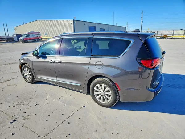 2C4RC1BG0JR192736 2018 CHRYSLER PACIFICA - Image 2