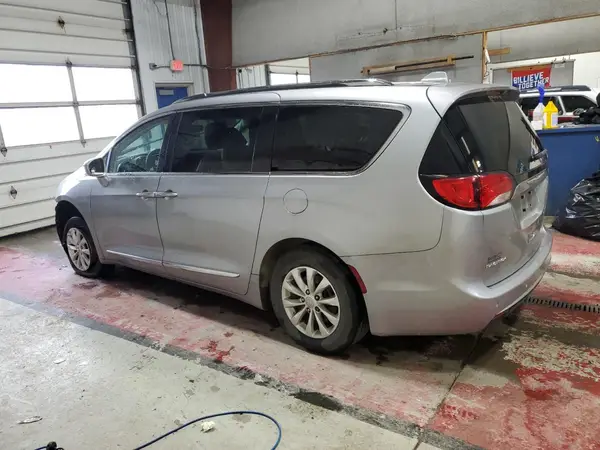 2C4RC1BG0JR194230 2018 CHRYSLER PACIFICA - Image 2