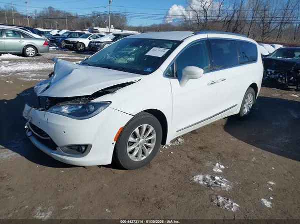 2C4RC1BG0JR197838 2018 CHRYSLER PACIFICA - Image 2