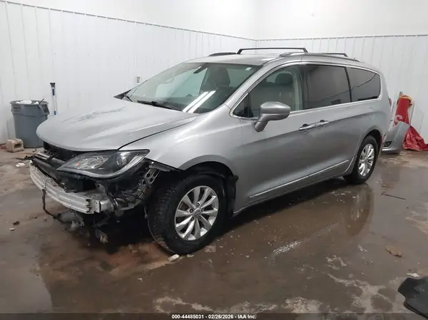 2C4RC1BG0JR204108 2018 CHRYSLER PACIFICA - Image 2
