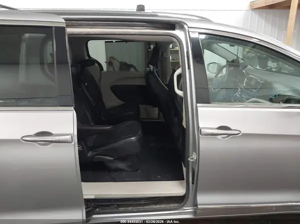 2C4RC1BG0JR204108 2018 CHRYSLER PACIFICA - Image 8