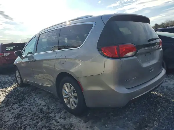 2C4RC1BG0JR210619 2018 CHRYSLER PACIFICA - Image 2