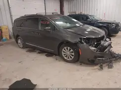 2C4RC1BG0JR211124 2018 CHRYSLER PACIFICA