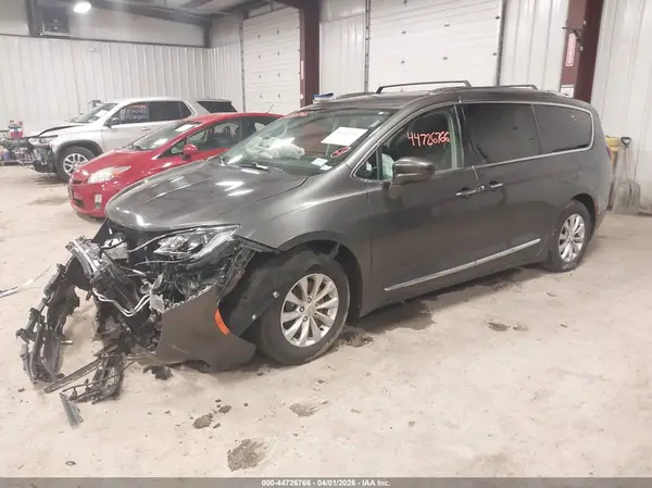 2C4RC1BG0JR211124 2018 CHRYSLER PACIFICA - Image 2