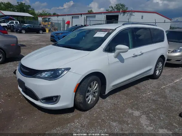 2C4RC1BG0JR211527 2018 CHRYSLER PACIFICA - Image 2