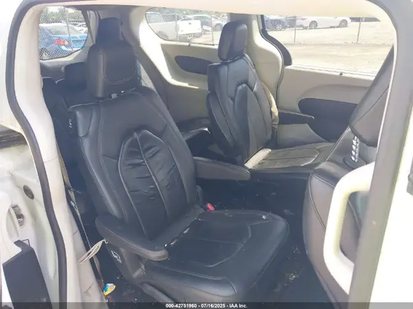2C4RC1BG0JR211527 2018 CHRYSLER PACIFICA - Image 8