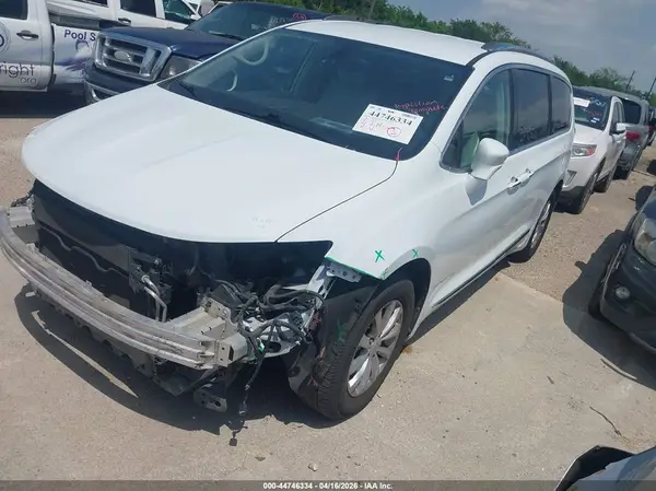 2C4RC1BG0JR217120 2018 CHRYSLER PACIFICA - Image 2