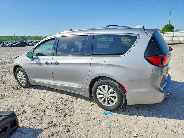 2C4RC1BG0JR217196 2018 CHRYSLER PACIFICA - Image 2