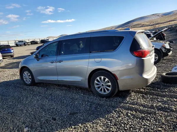 2C4RC1BG0JR218011 2018 CHRYSLER PACIFICA - Image 2