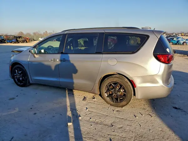 2C4RC1BG0JR228036 2018 CHRYSLER PACIFICA - Image 2