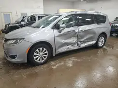 2C4RC1BG0JR233351 2018 CHRYSLER PACIFICA