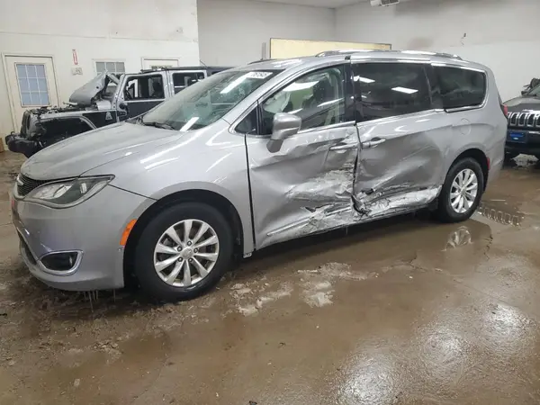 2C4RC1BG0JR233351 2018 CHRYSLER PACIFICA - Image 1