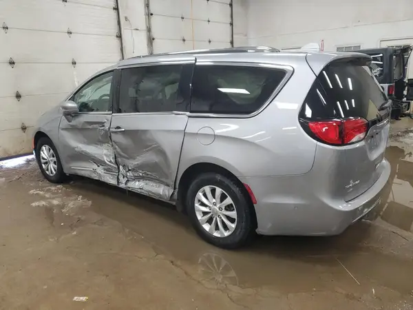 2C4RC1BG0JR233351 2018 CHRYSLER PACIFICA - Image 2
