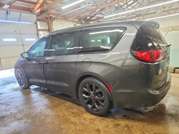 2C4RC1BG0JR235195 2018 CHRYSLER PACIFICA - Image 2